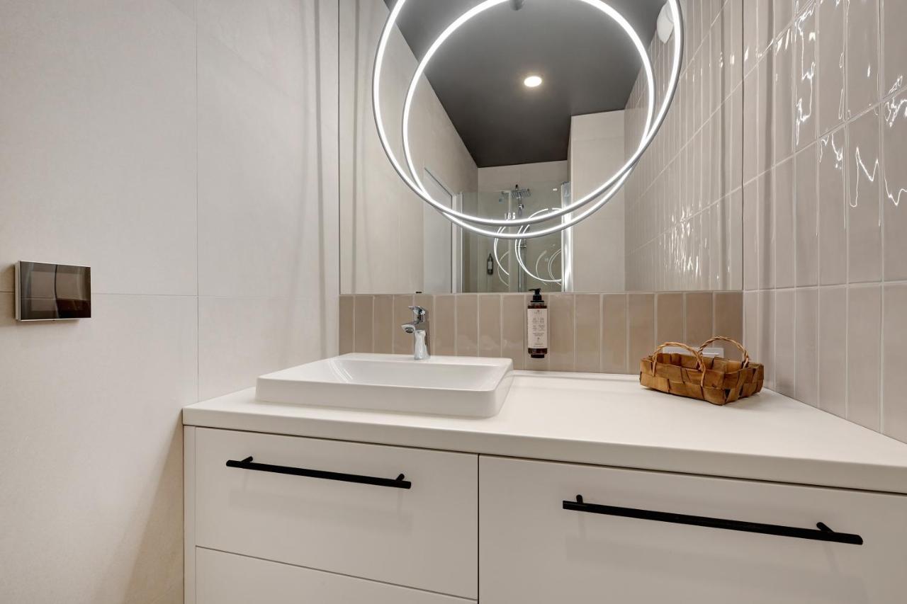 Boutique Aura 40 By Grand Apartments กดัญสก์ ภายนอก รูปภาพ